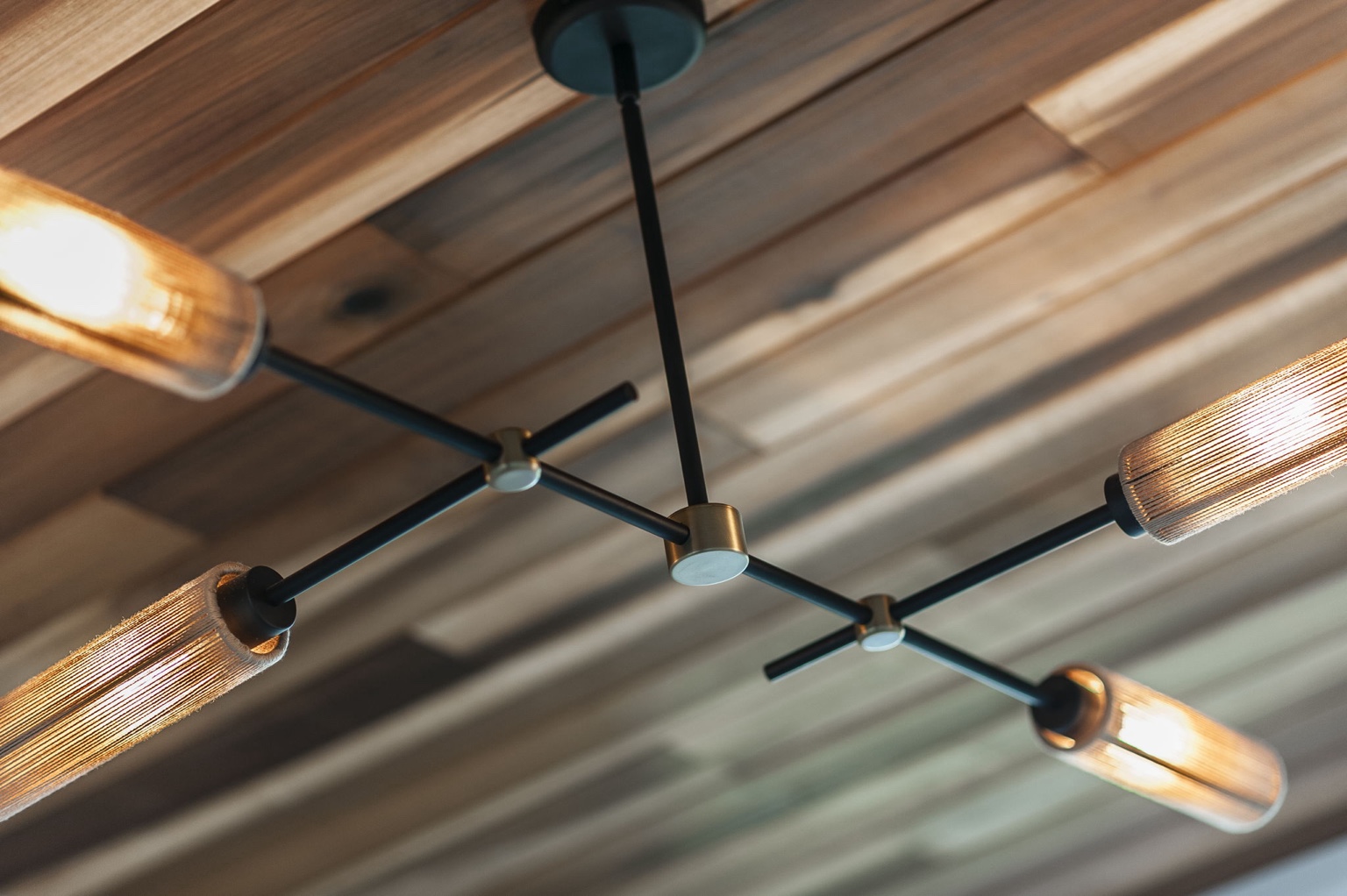 Architectural lighting detail at 199 Deer Path Ct